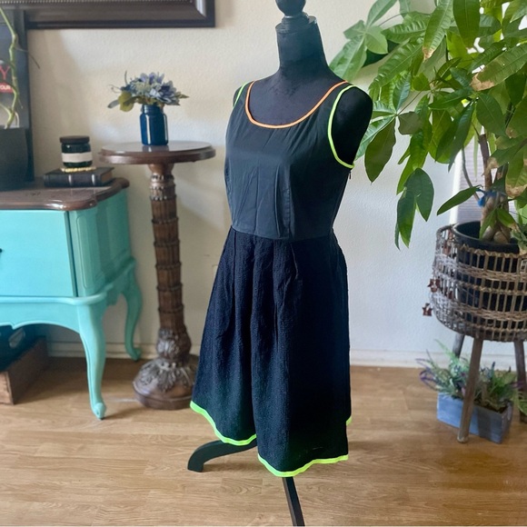 T Tahari Neon Lined Fit & Flare A-Line Mid Length Sleeveless Dress - Picture 5 of 7